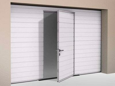 Секционные ворота с калиткой