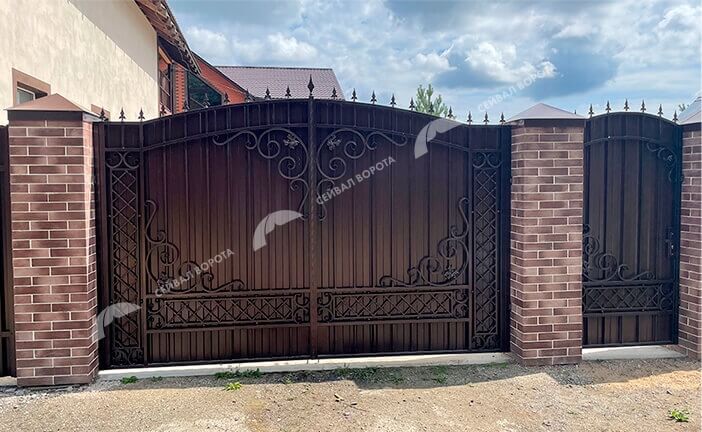 Кованые ворота с калиткой купить по низкой цене | Сейвал-ворота