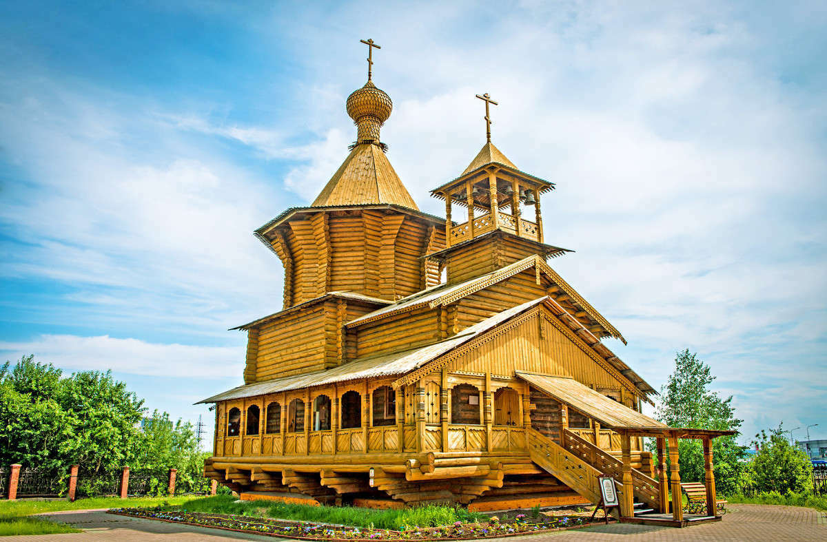 СУРГУТ-ПОГРУЖЕНИЕ В ИСТОРИЮ