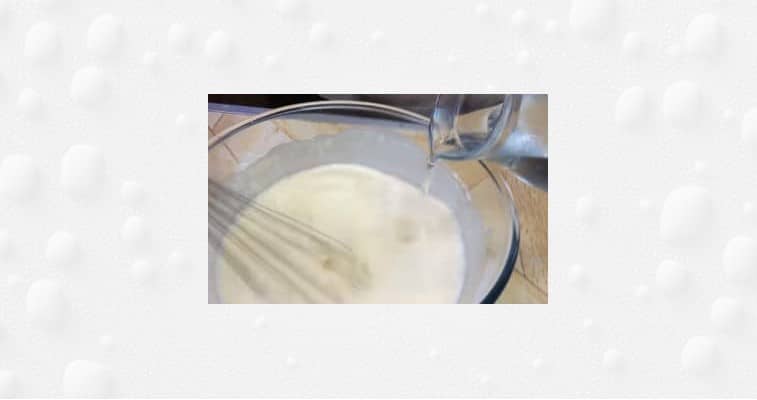 Приготовление ажурных блинов на молоке с кипятком: шаг 5