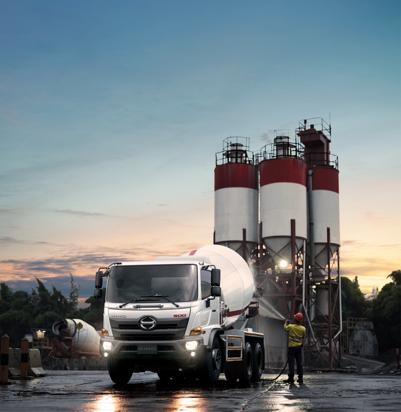 обеспечить топливом. исходные материалы чугуна. обеспечить топливом. углерод кокса. заправочные станции для автомобилей.