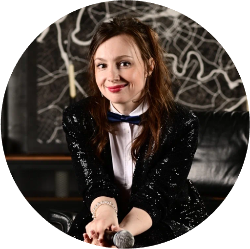 Ведущий Виктория Смирнова