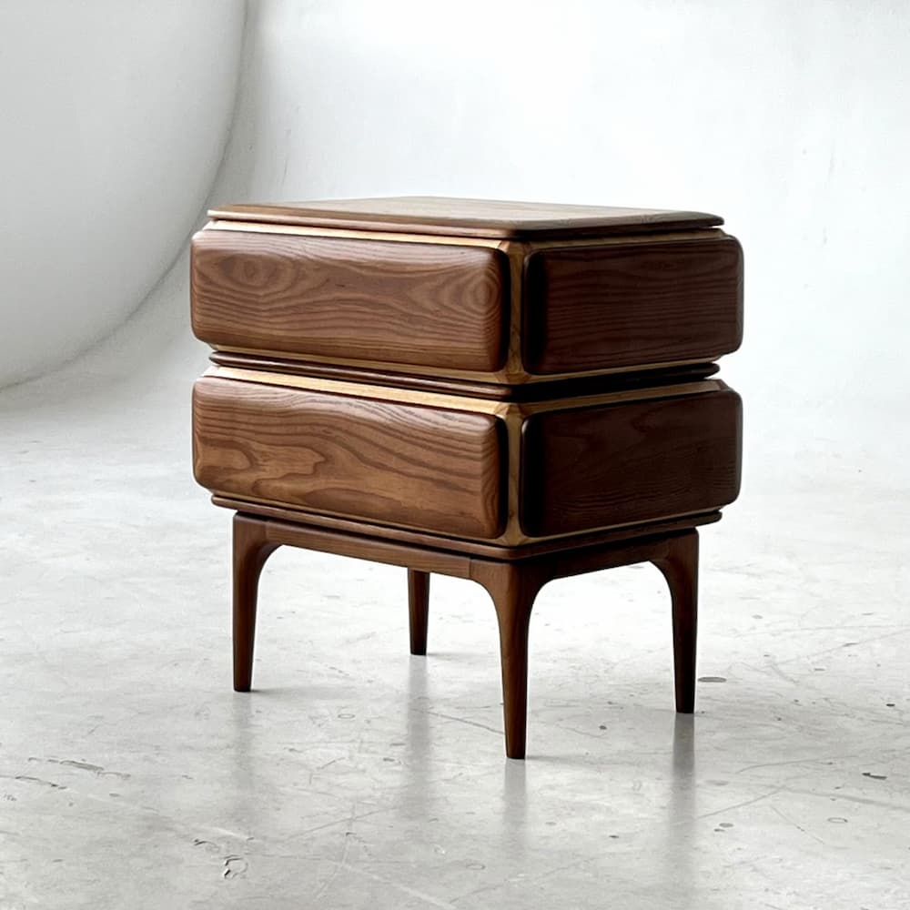 Столик, материалы: древесина ясеня, ногослойная доска