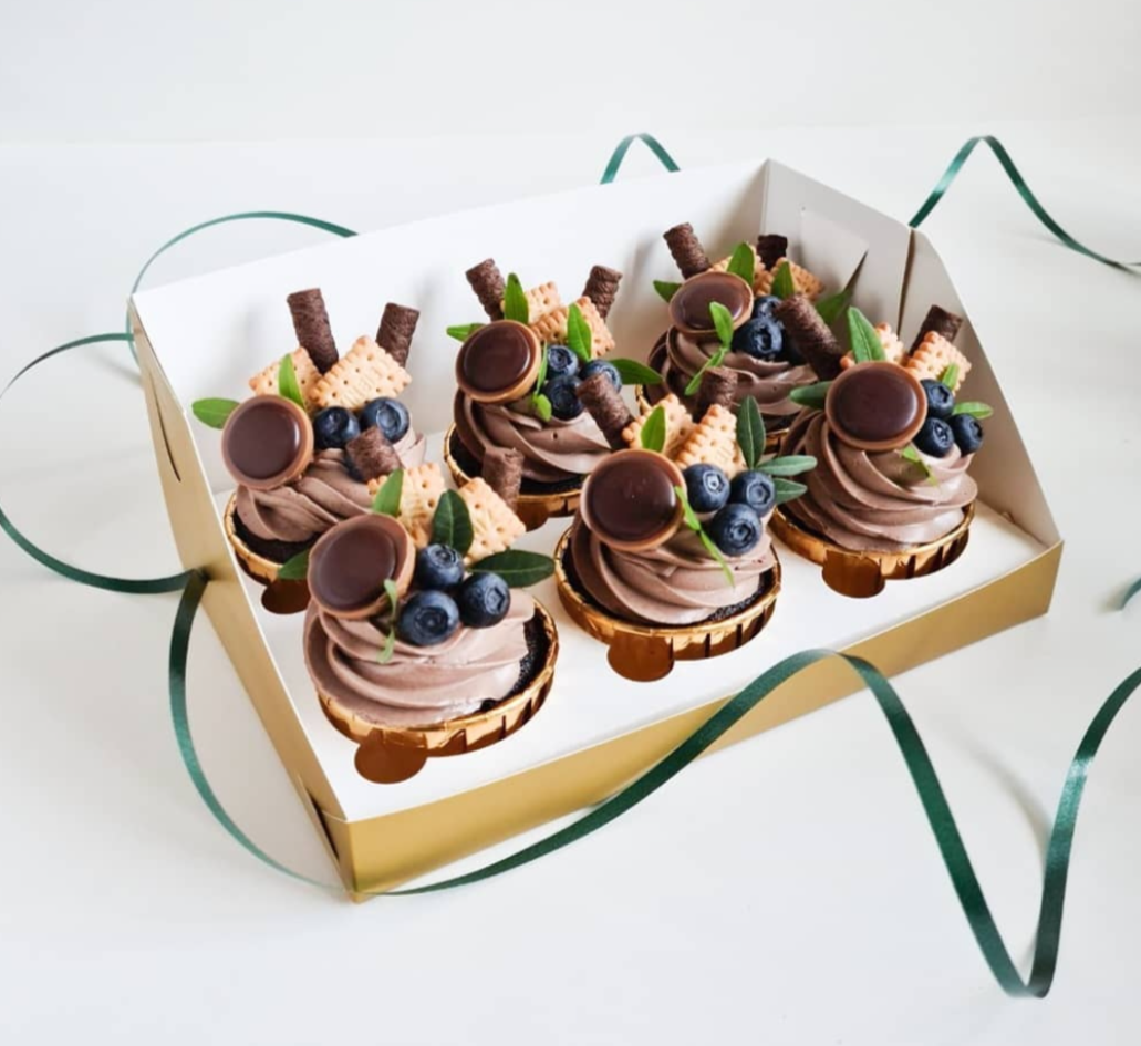 Эстетика кондитерской. Прошу к столу кулинарная школа. Фотосессия кондитера. Кондитер 10. Шоу кондитер на пятнице.