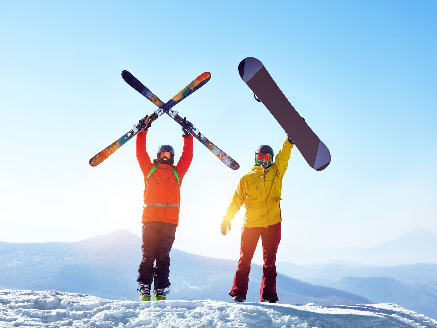 фото парня и девушки на романтическом свидании в публичном месте