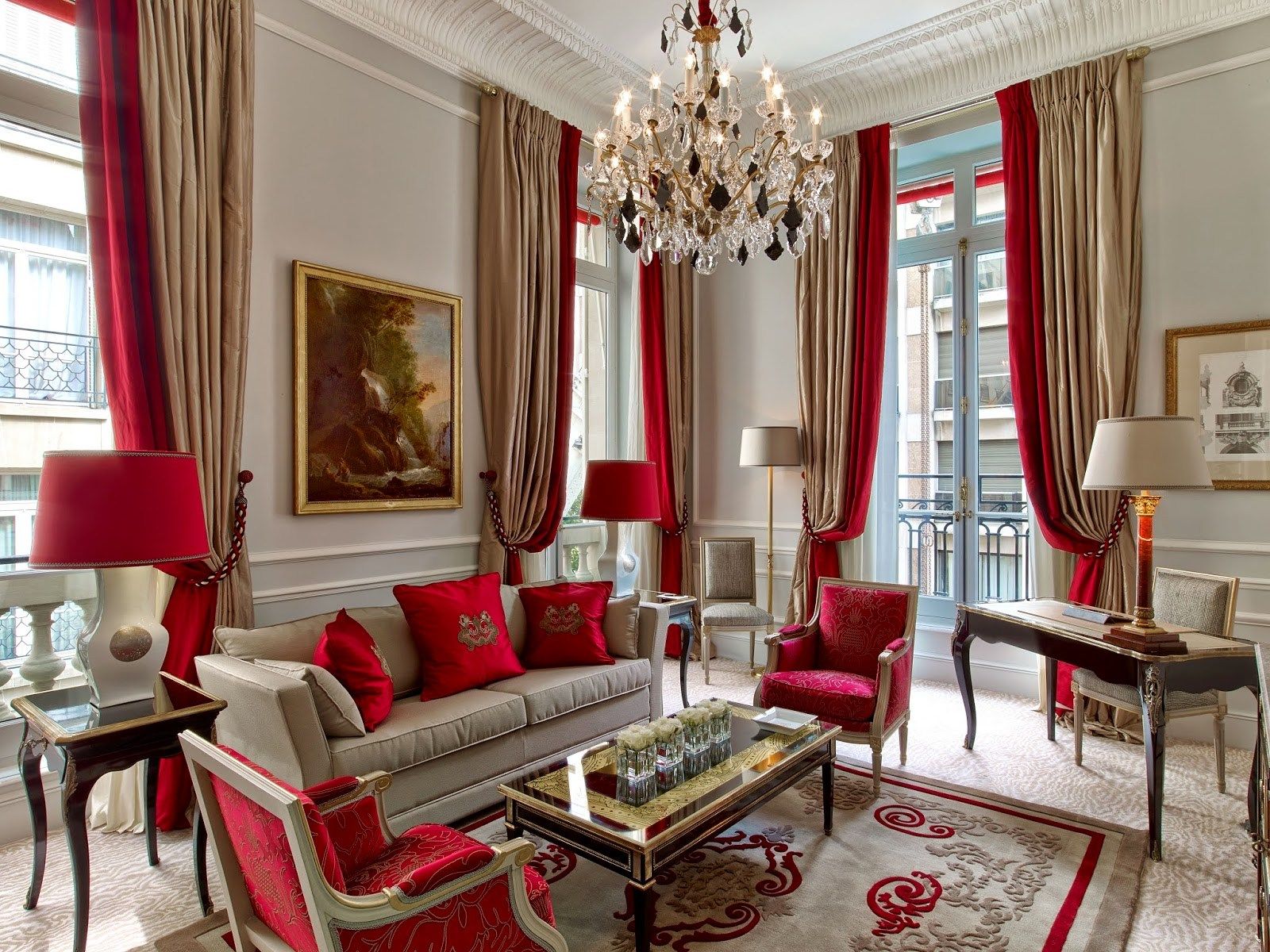 Париж отель Plaza Athenee