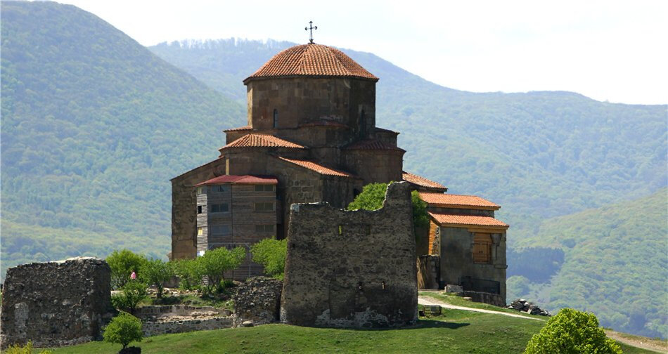 Монастырь курья. Сакартвело Грузия. Сакартвело Тбилиси. Грузия Сакартвело Церковь. Грузия или Сакартвело.