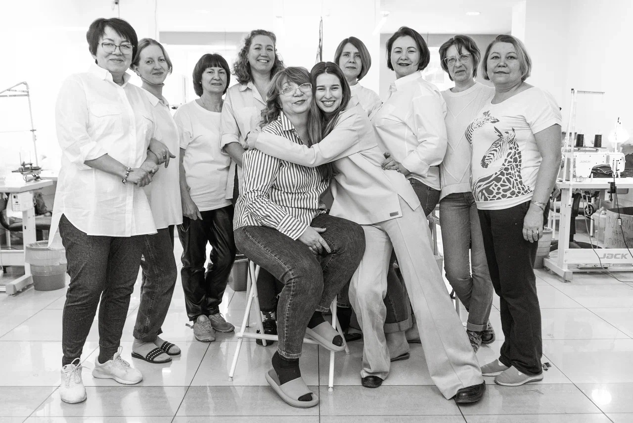 Пошив одежды оптом на заказ в Екатеринбурге. Фабрика полного цикла.