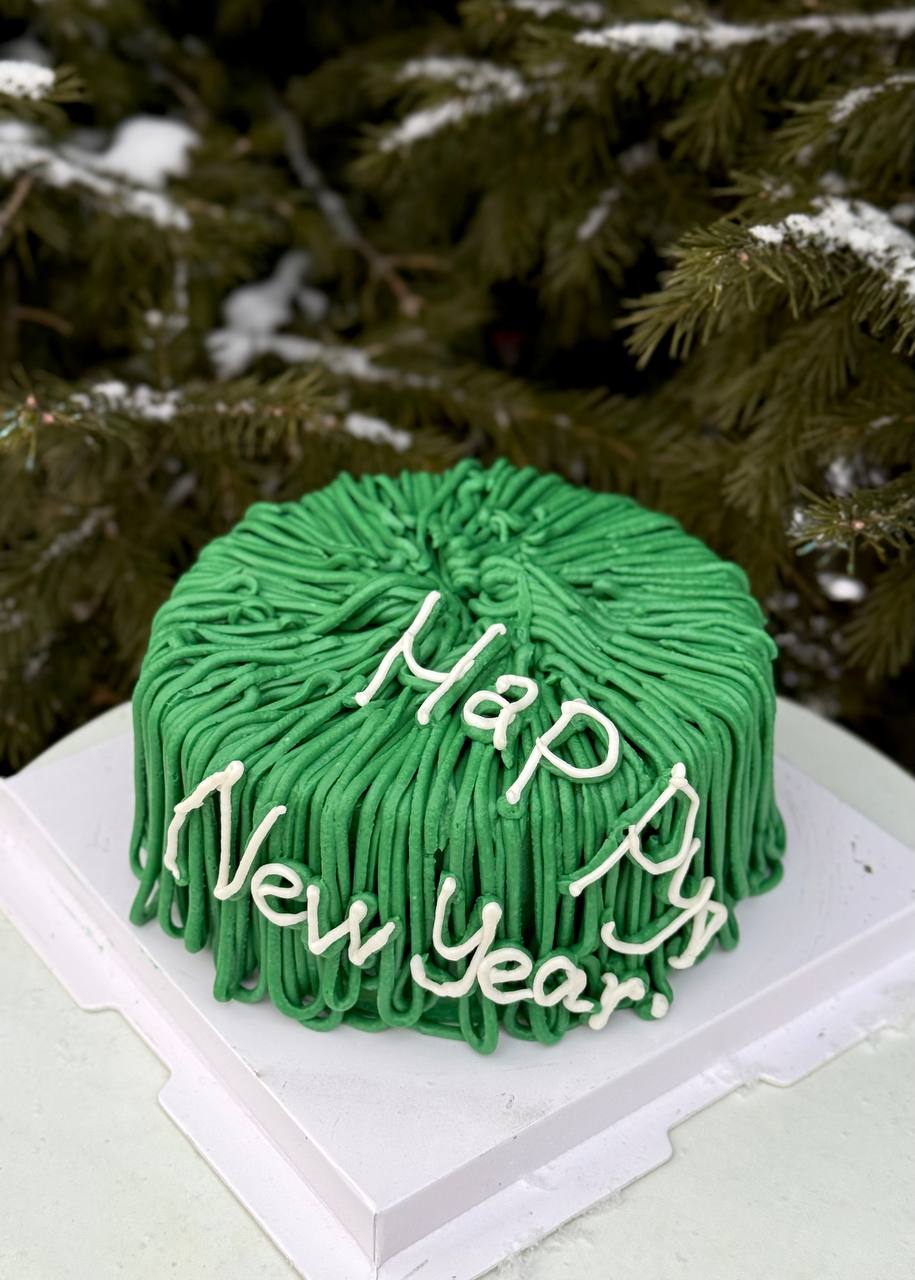 Зелёный бенто-торт с надписью Happy New Year