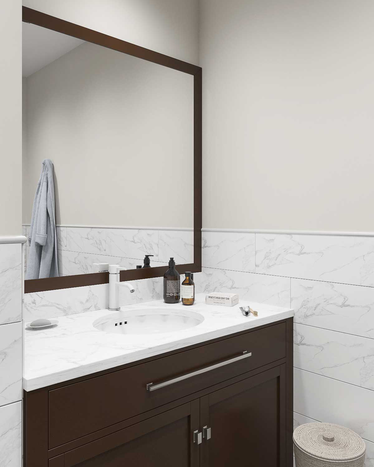 Коричневая тумба под раковину, квадратное зеркало над классической раковиной. Бежевые стены в душевой. Белая плитка.