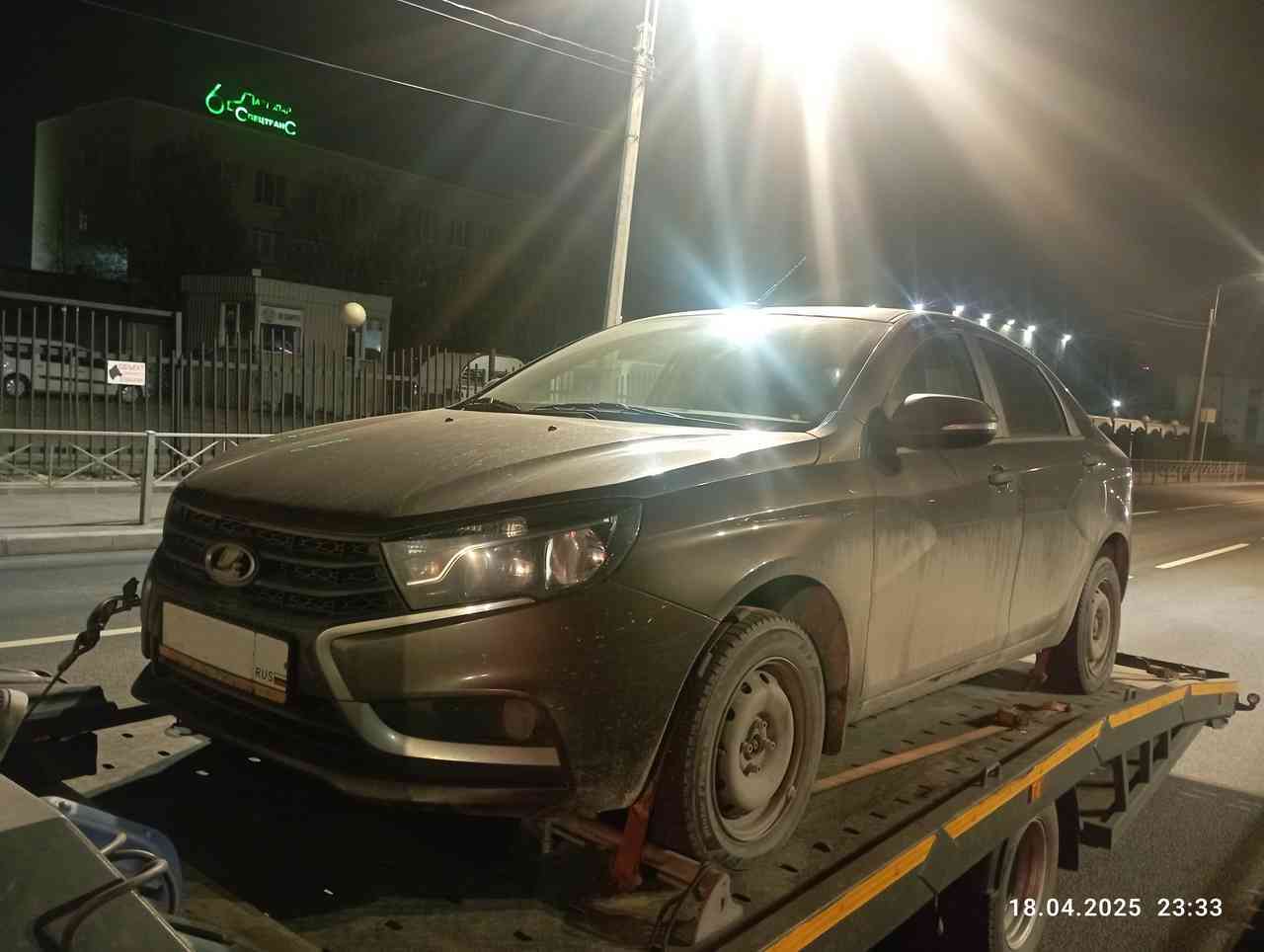 Эвакуация LADA Vesta с проспекта Энергетиков в Красногвардейском районе Санкт-Петербурга