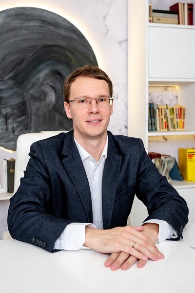 Максим Захаров