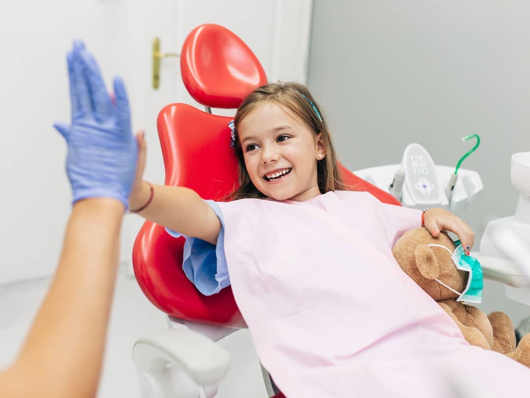 Ребенок в стоматологическом кресле