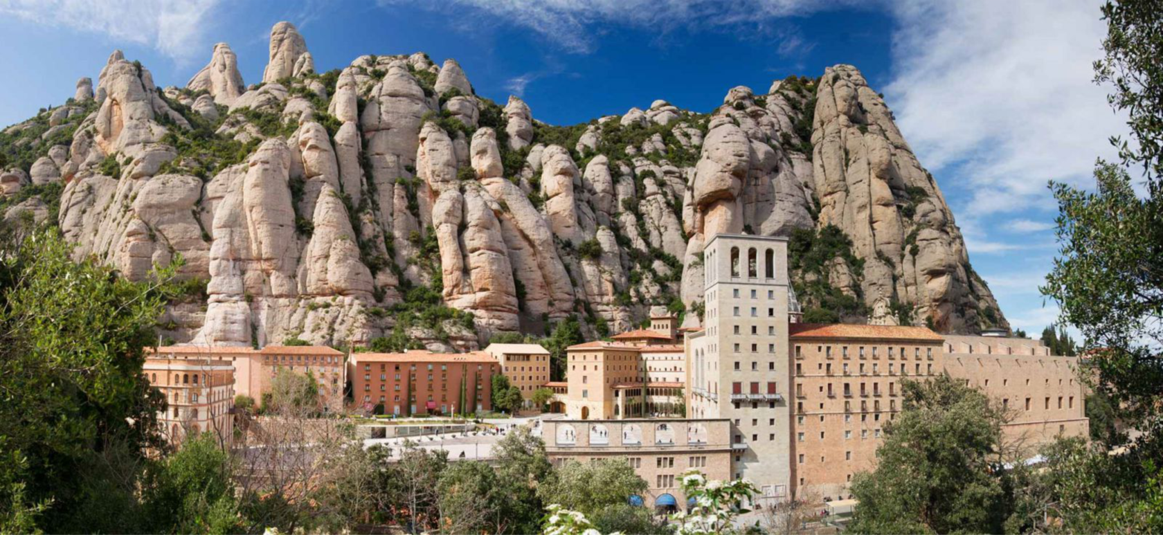 Montserrat. Монастырь Монсеррат Гауди. Монтсеррат собор. Монсеррат гора смотровая площадка. Монтсеррат столбы.