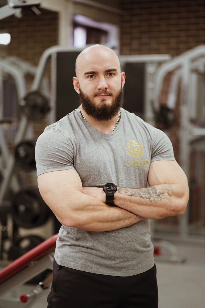 Chelsea fitness саратов. Максим тренер Челси Саратов.