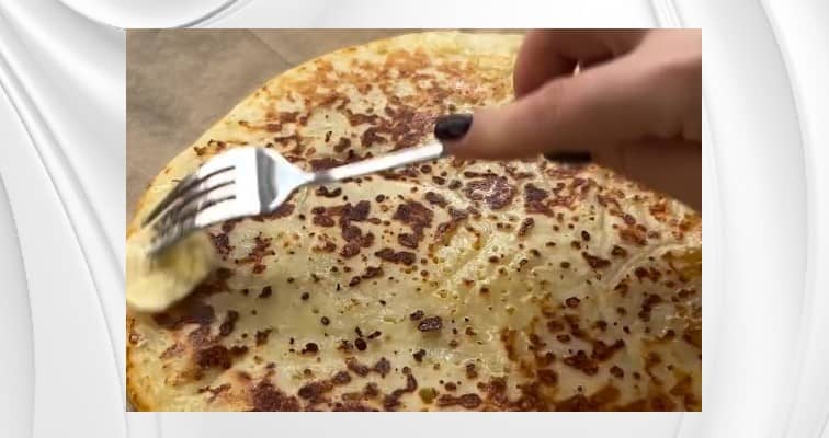 Приготовление ленивых хачапури с сыром сулугуни на сковороде: шаг 7