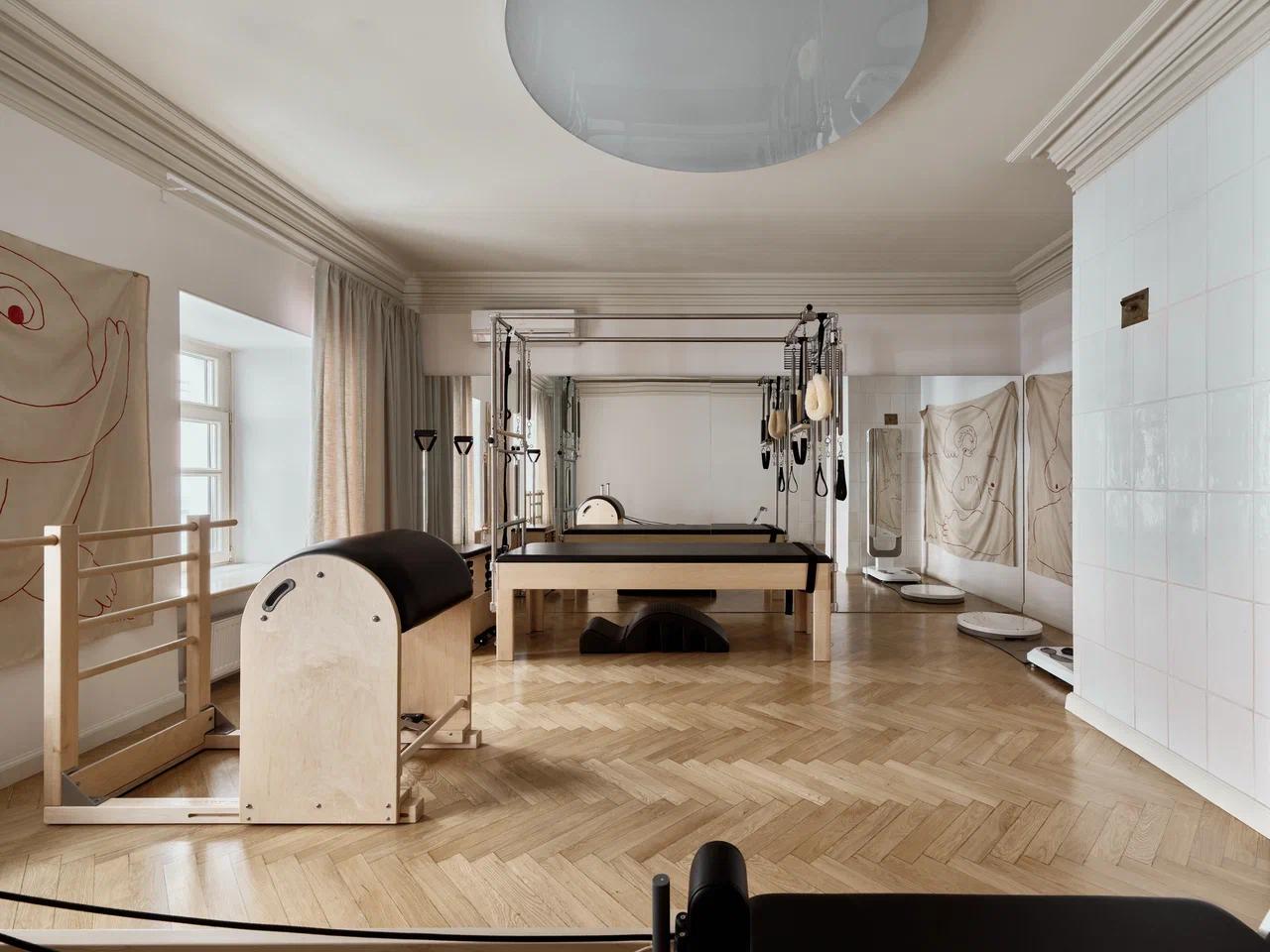 реформер в студии пилатеса корпус