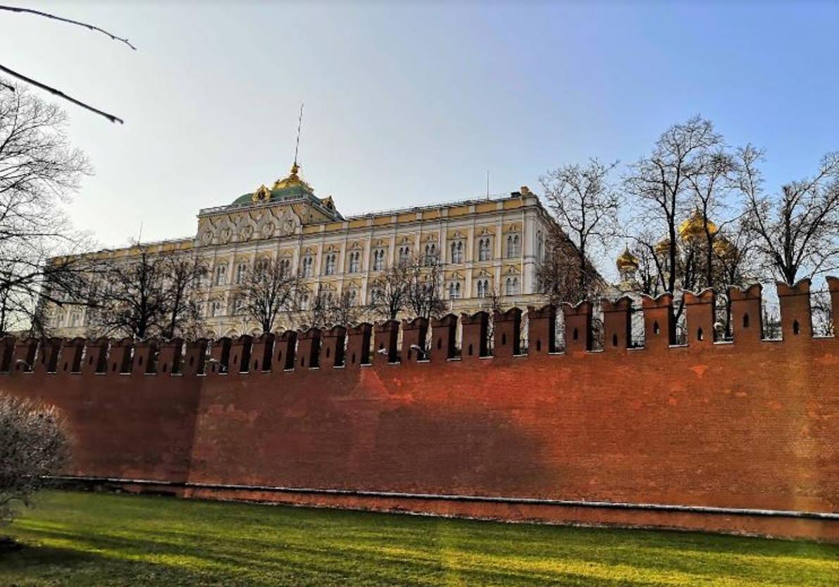 Фонд московского кремля. Оружейная палата Соборная площадь. Театр на территории Кремля. Канал на территории Кремля. Кремль онлайн экскурсия.