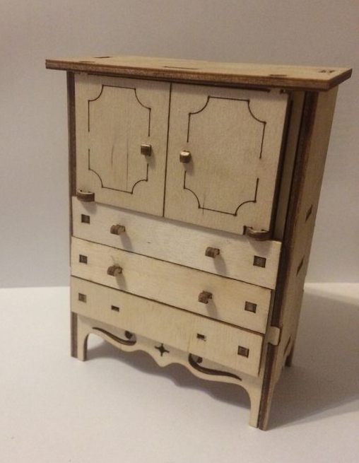 Шкаф для кукольного домика