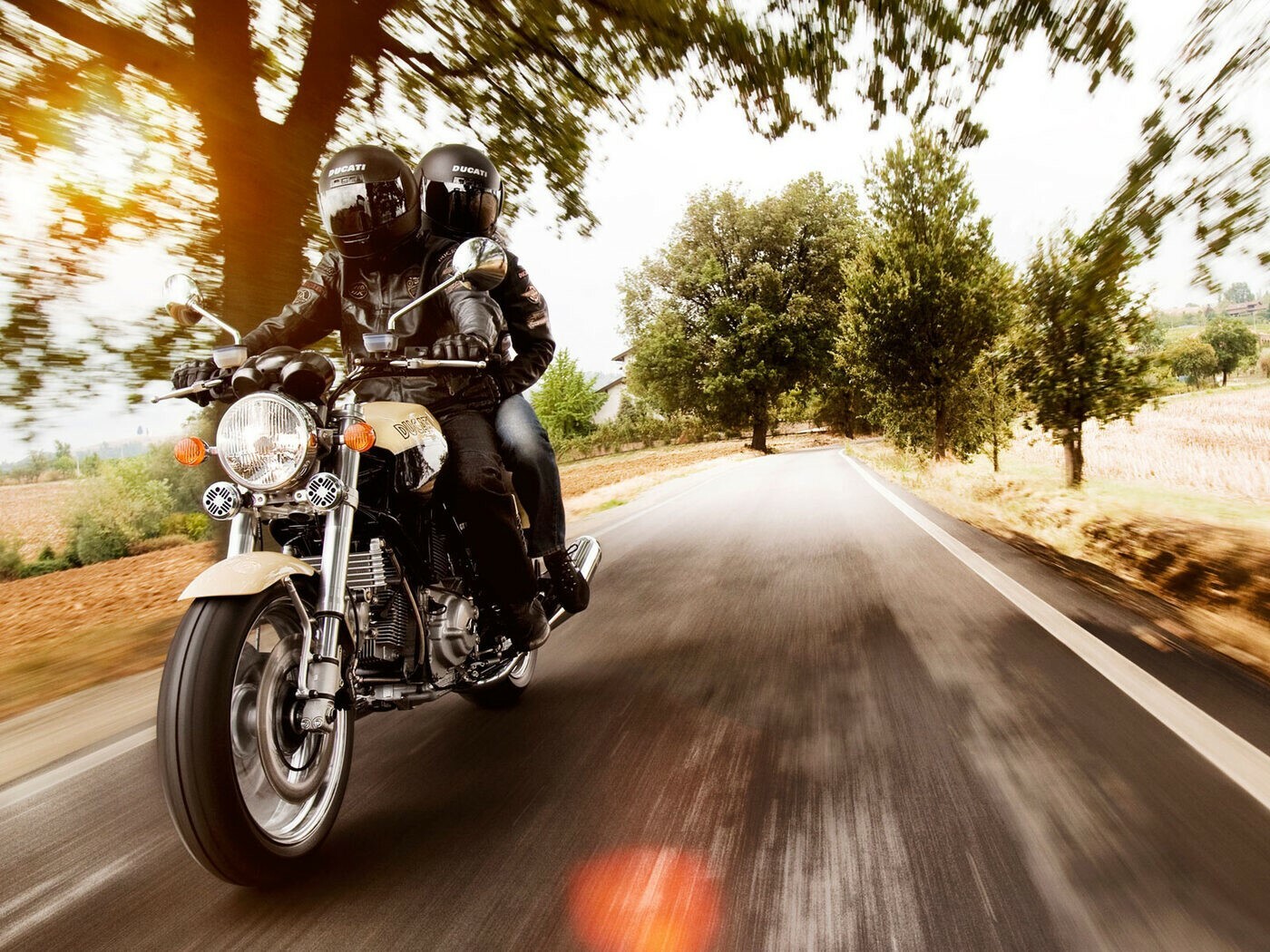 фото нанесения макияжа на лицо девушки 