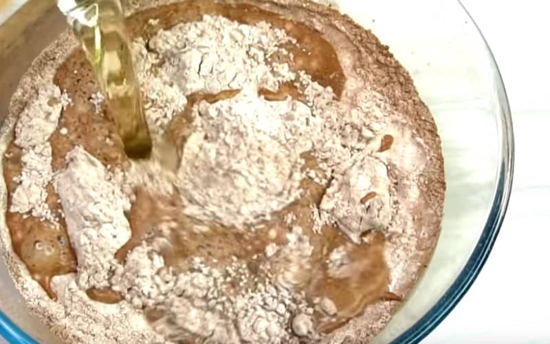 Приготовление «Сумасшедшего пирога» в домашних условиях: шаг 2