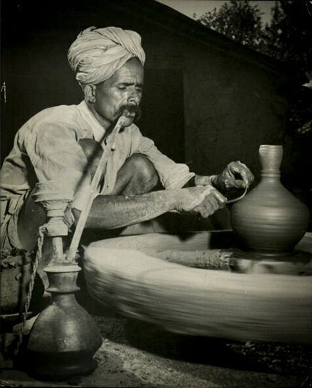 What is a hookah or shisha illustration