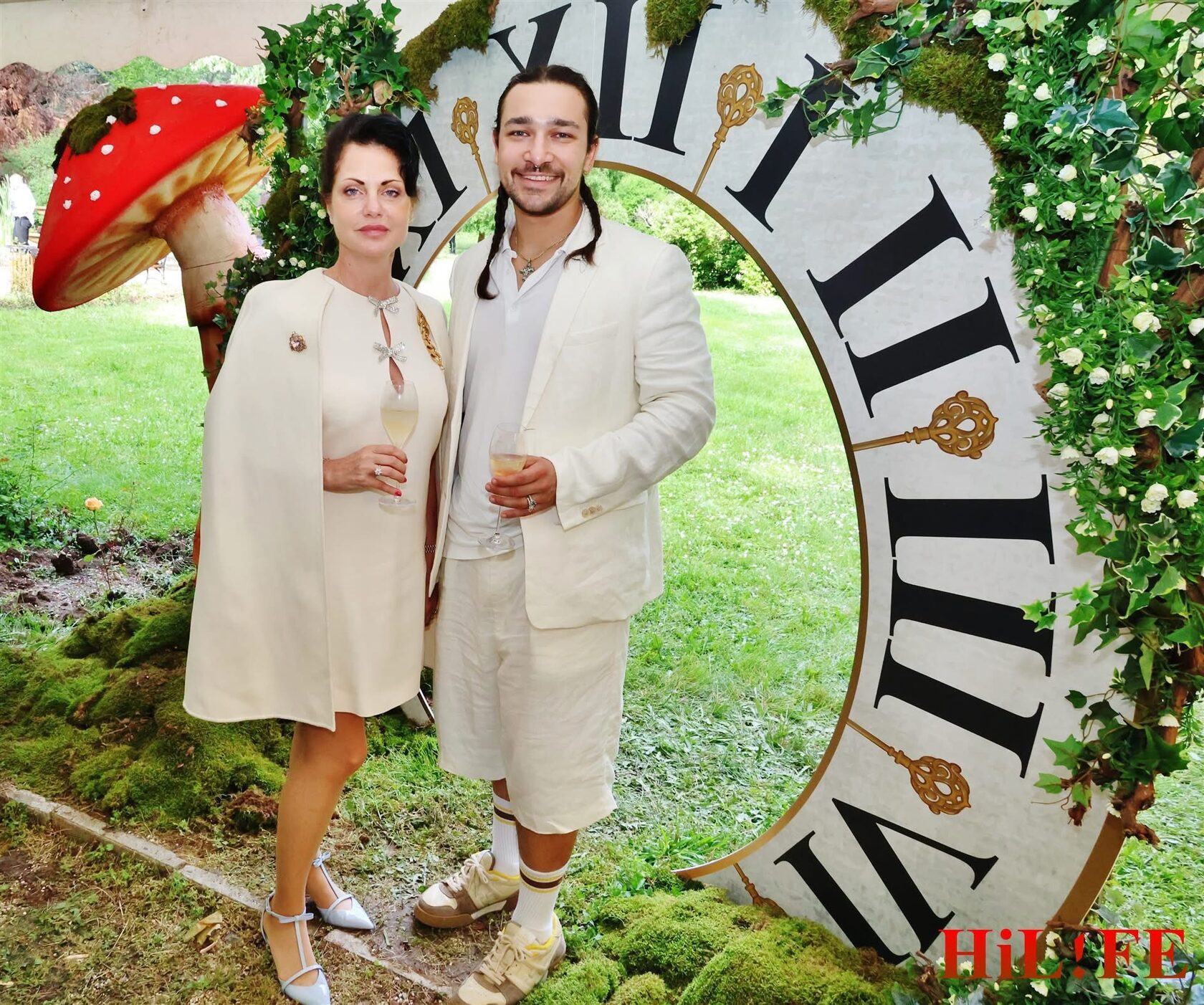 Златина Георгиева и кавалер на партито на SSG „Alice in Wonderland“