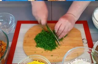 Приготовление печеночного торта из куриной печени с морковью и луком: шаг 13