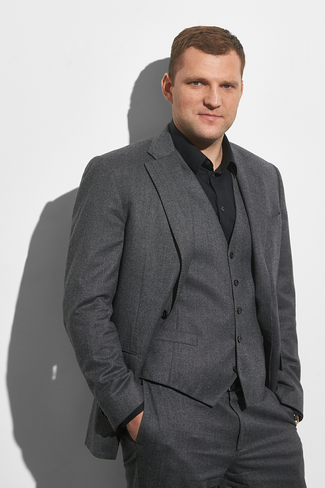 Жк mitte окна. Хаттон девелопмент. Хаттон девелопмент. Hutton логотип. Хаттон логотип.