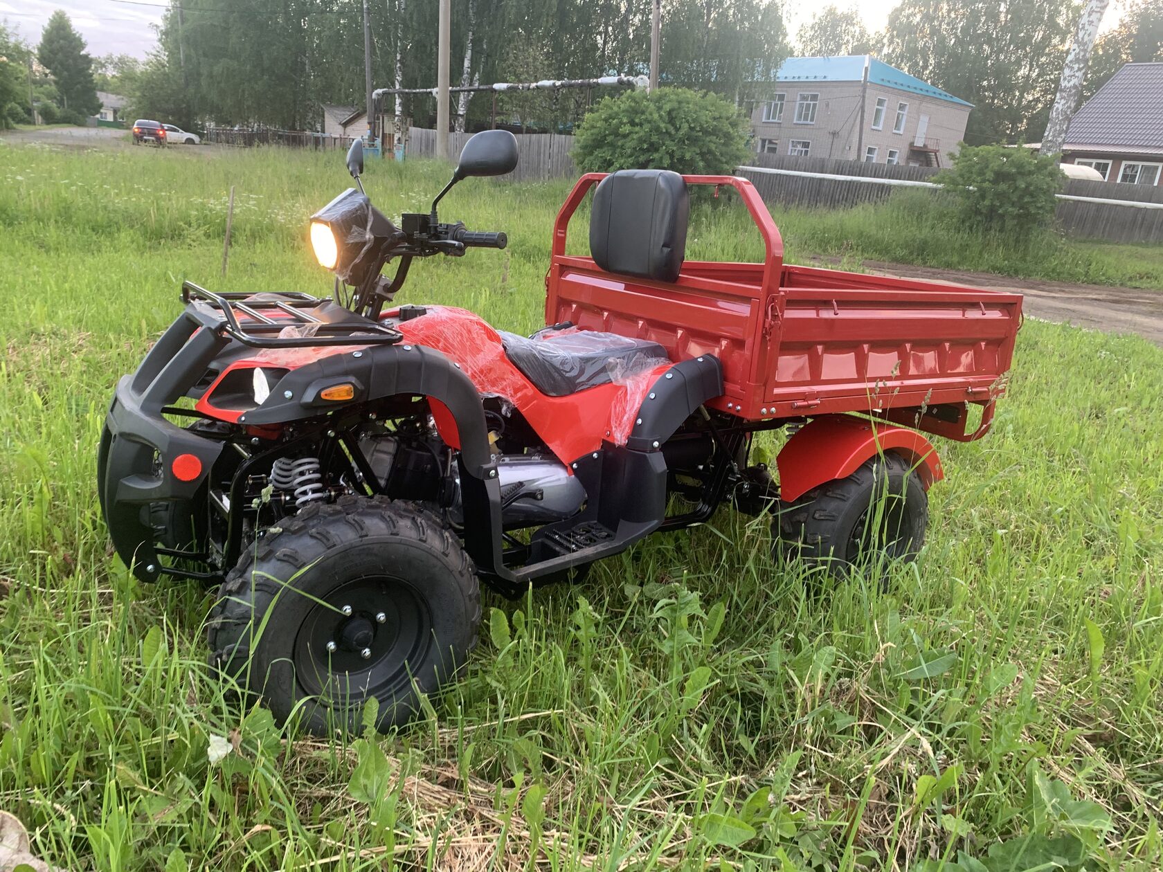 Лучшие квадроциклы с кабиной и кузовом: Can-Am Traxter — BRP в Москве