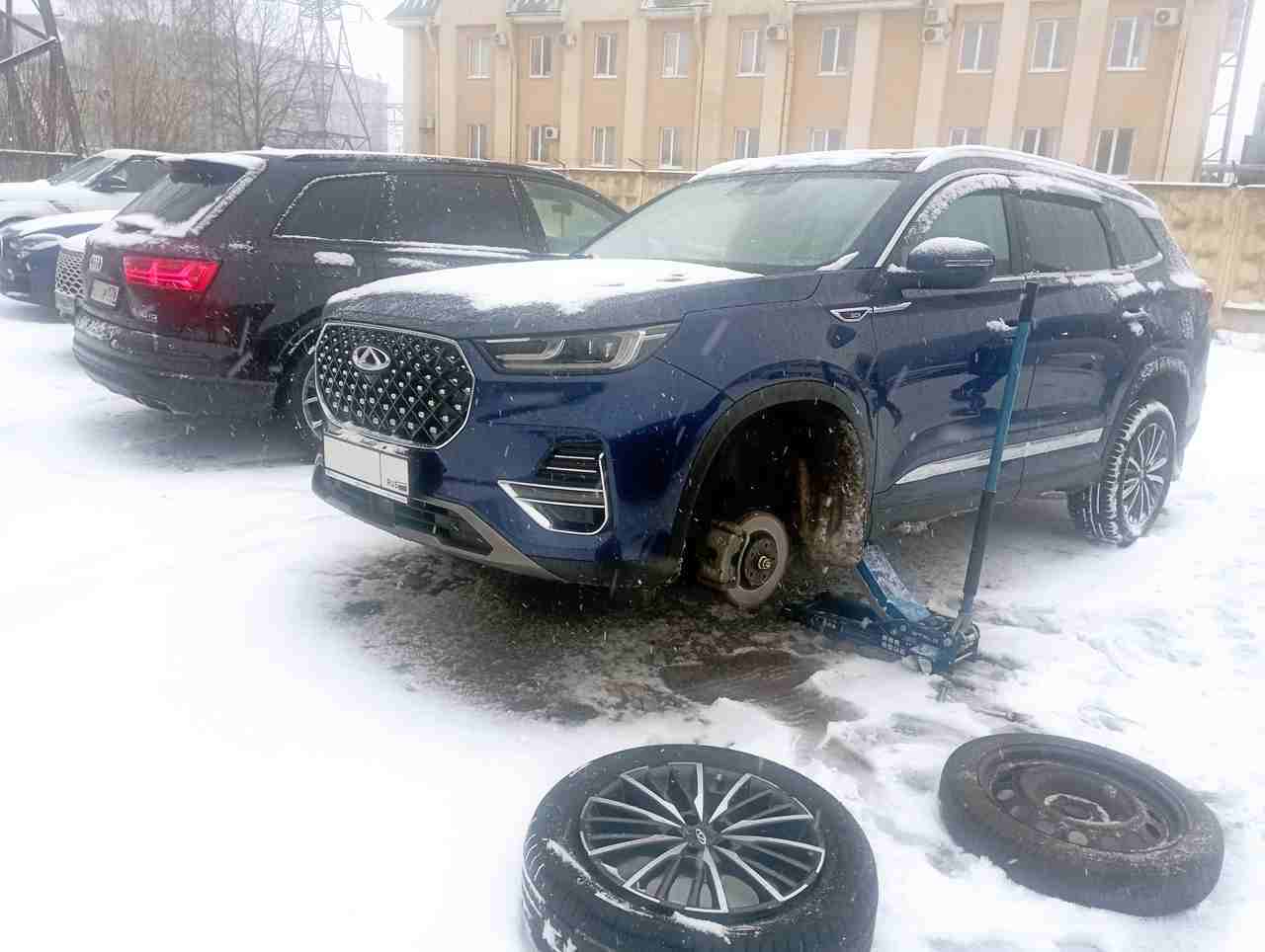 Установка запасного колеса на автомобиле Chery в Санкт-Петербурге