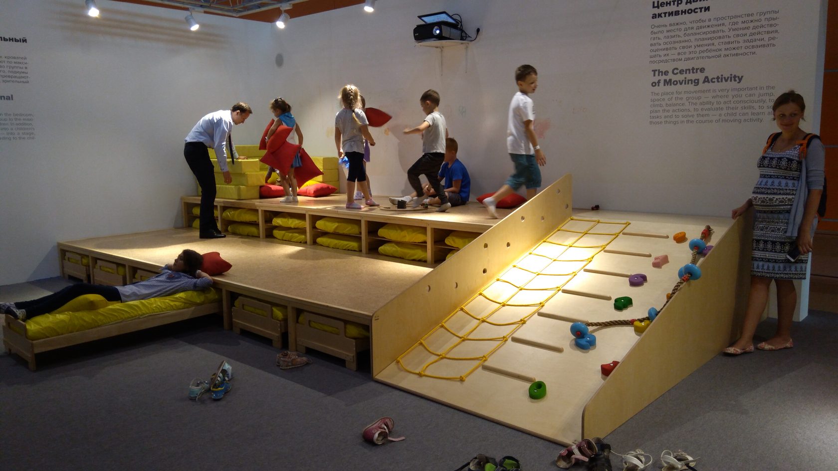 Подиумные кровати в детских садах
