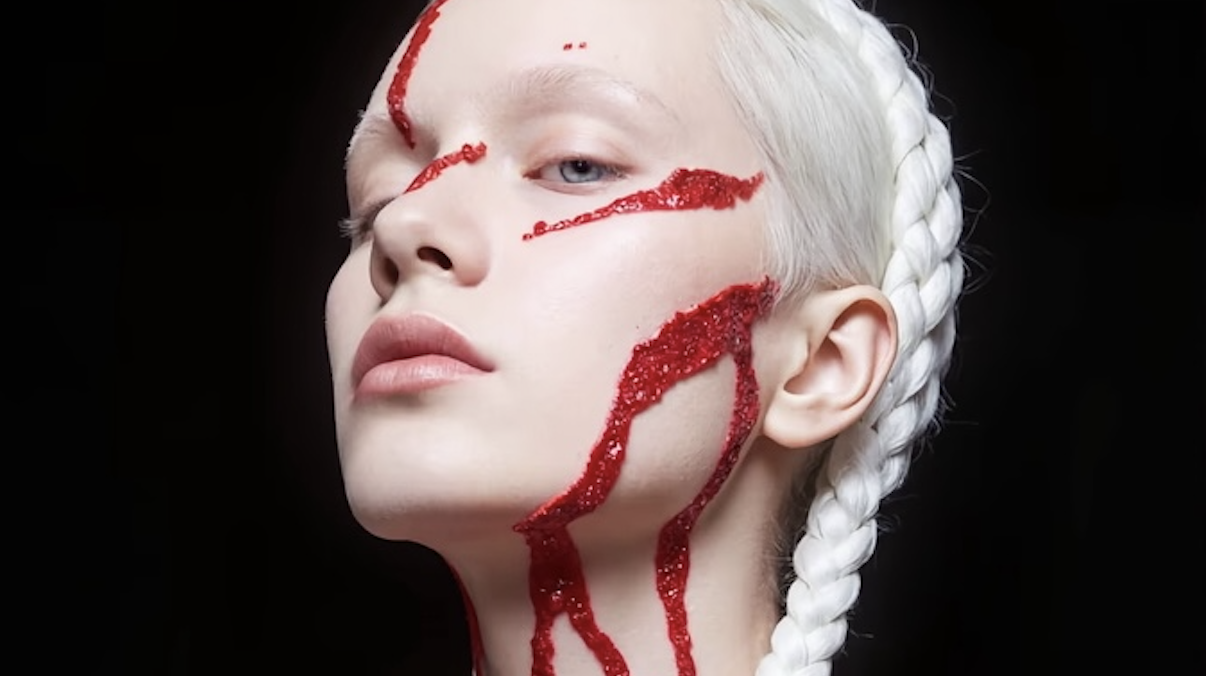 Каталожная съёмка YOUNOWA — fashion e-commerce контент, аксессуар и образ модели