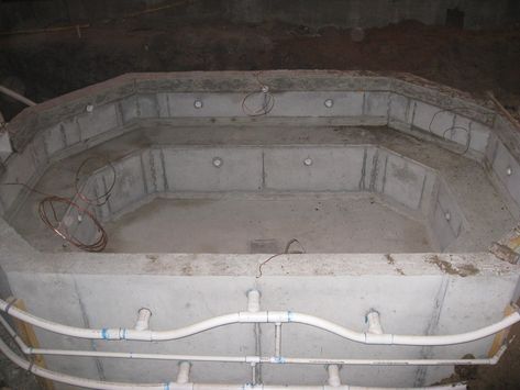 бетонная купель с подогревом, плюсы и минусы бетонной купели, стоит ли бетонная купель, отзывы о бетонных купелях, монтаж бетонной купели, монолитная купель, купель из бетона своими руками, преимущества бетонной купели, недостатки бетонной купели, бетонна