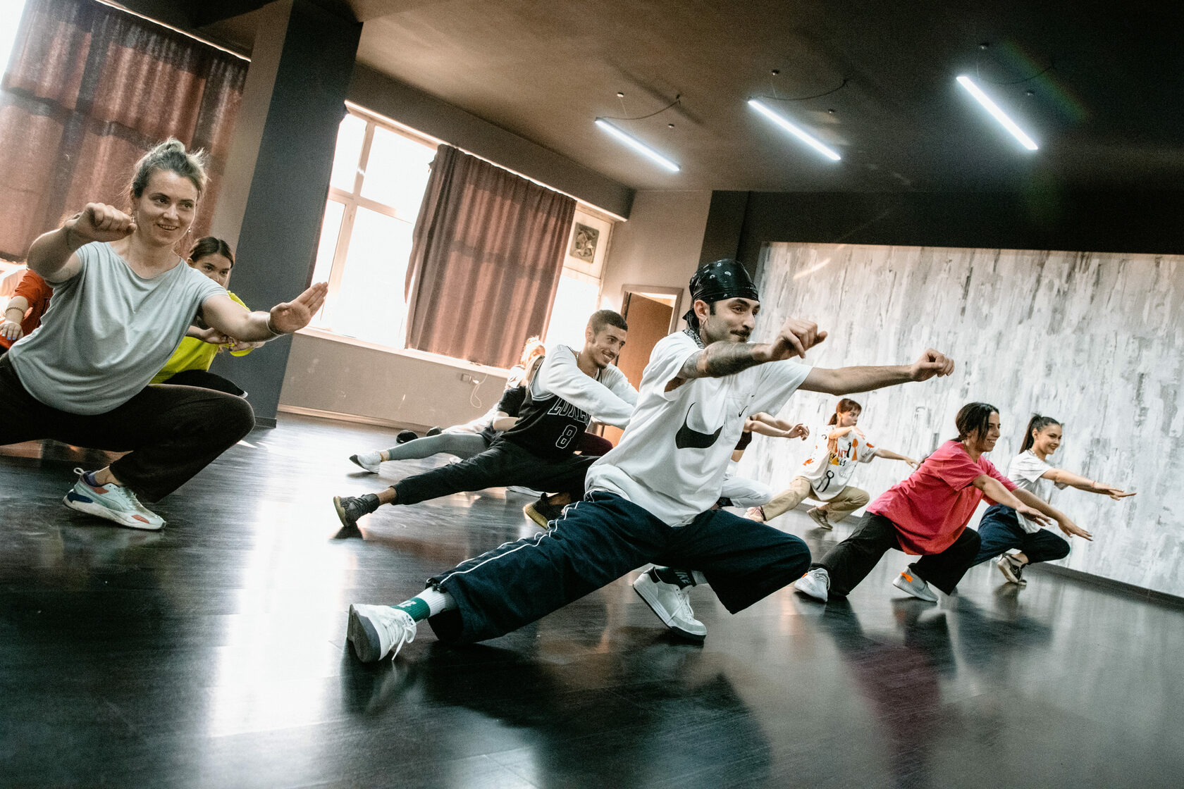 Школа Танцев в Ереване | Обучаем взрослых танцевать с нуля