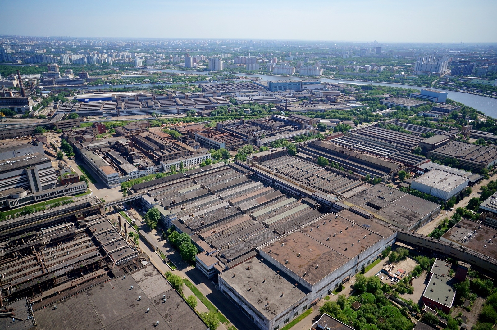 Завод фото москва. Территория завода ЗИЛ В Москве. Московский завод имени Лихачева (ЗИЛ). Завод ЗИЛ редевелопмент Москва. Москва промзона ЗИЛ.