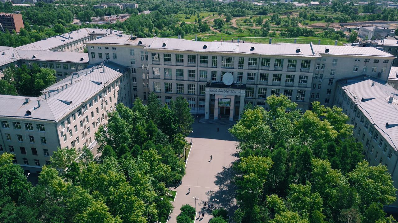 Жюри оценивает проект на защите в ТОГУ