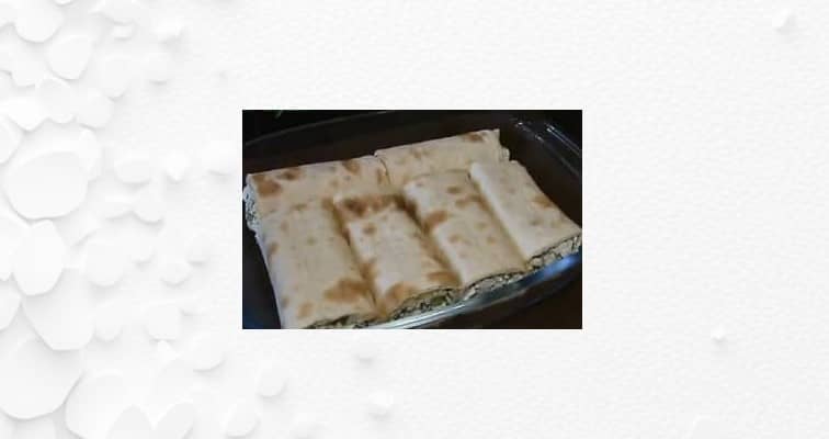 Приготовление рулетов из лаваша с творожной начинкой и зеленью в духовке: шаг 9