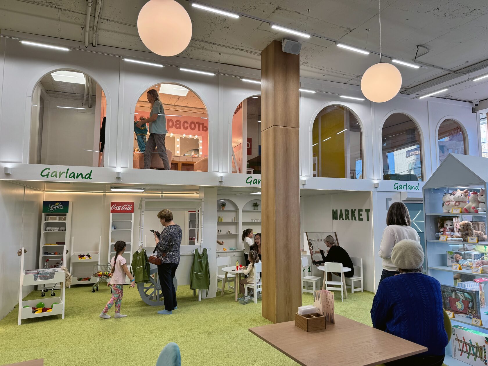 Детский игровой домик для семейного пространства