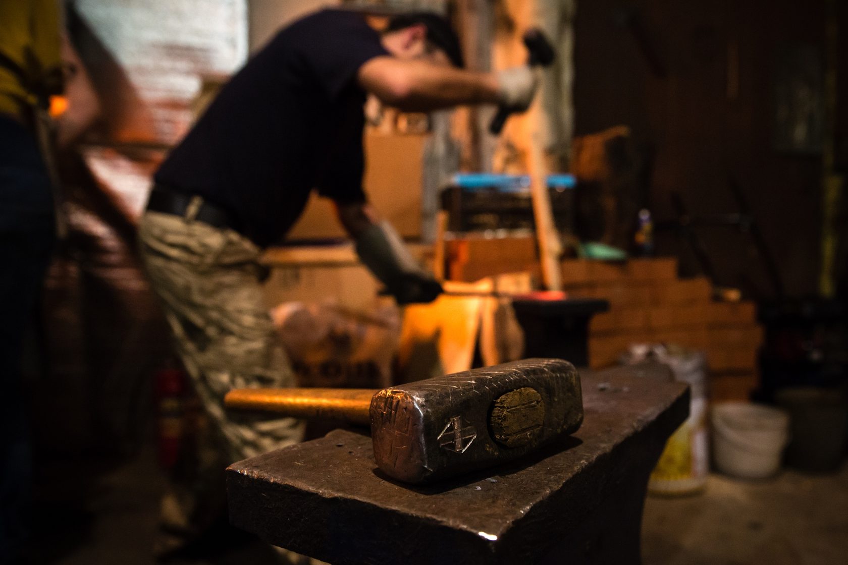 Кузнец 2 м. Экскурсия мастер класса в кузнице. Кузница с марией и леонидом архангельскими. Кузнец 2 м. Кузнец 2 м.