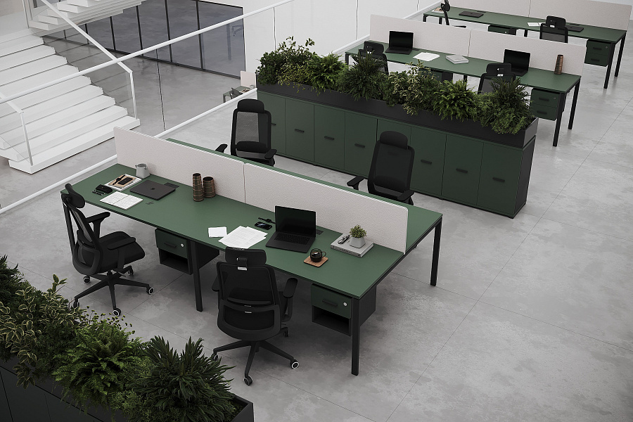 Open space пространство со столами на металлокаркасе