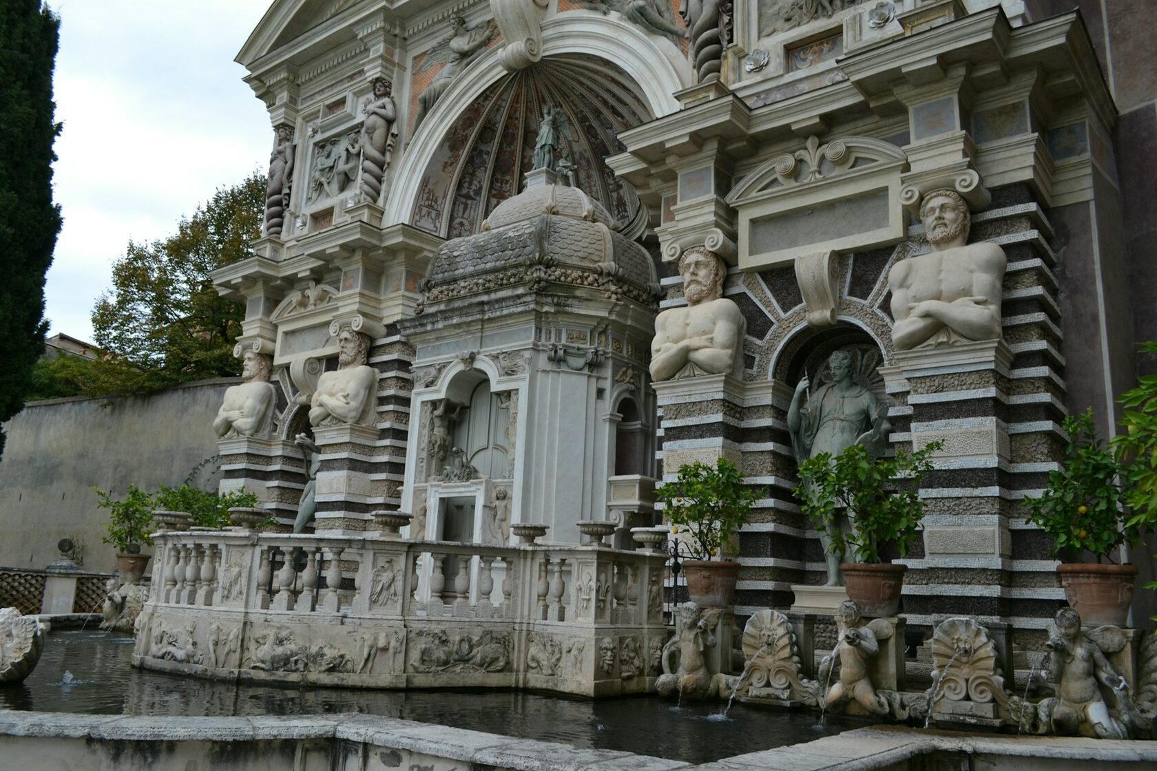 Фонтан Органный, вилла д`Эсте, Тиволи, Италия