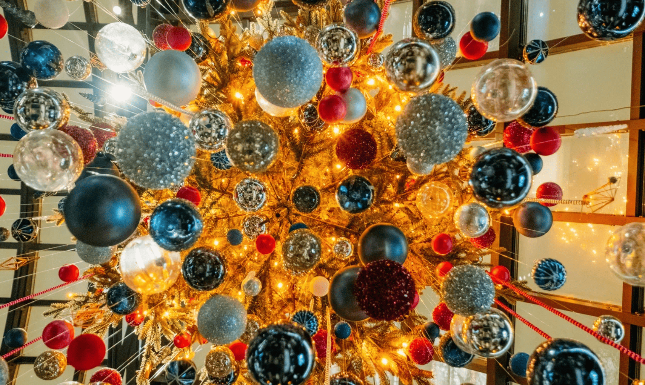 новогодние тренды 2026, новогодний декор 2026, как красиво украсить ёлку на новый год 2026