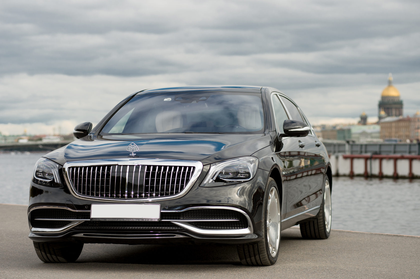 Аренда Mercedes Maybach S560 с водителем