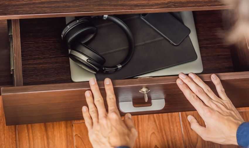 Цифровой детокс, смартфон в ящике, отключение уведомлений, как снять стресс 14 ноября.