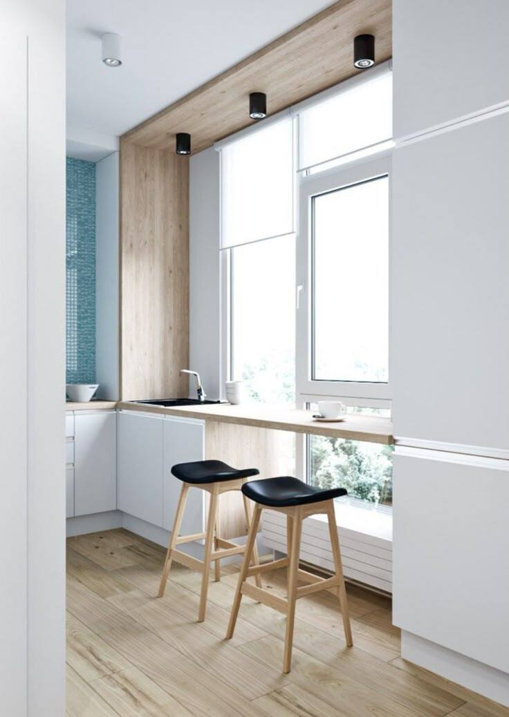 Кухня с мойкой у окна