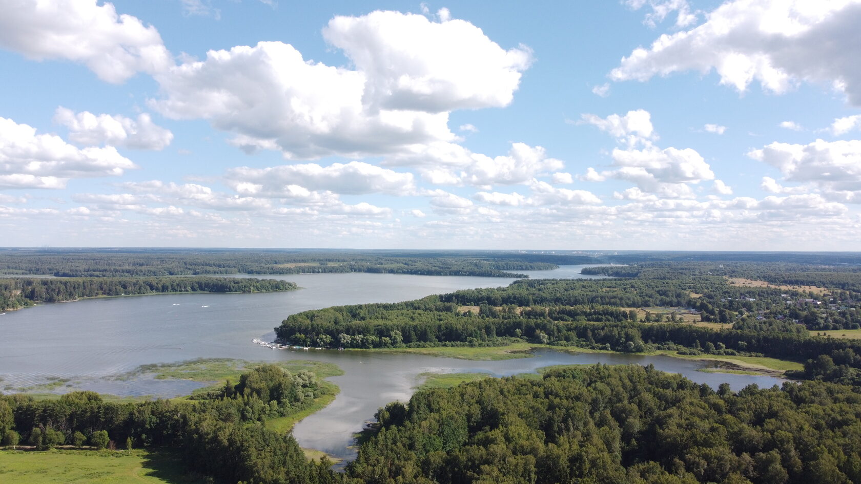 Купить дом на Истринском водохранилище у воды на берегу, продажа коттеджей,  дач в районе Истры