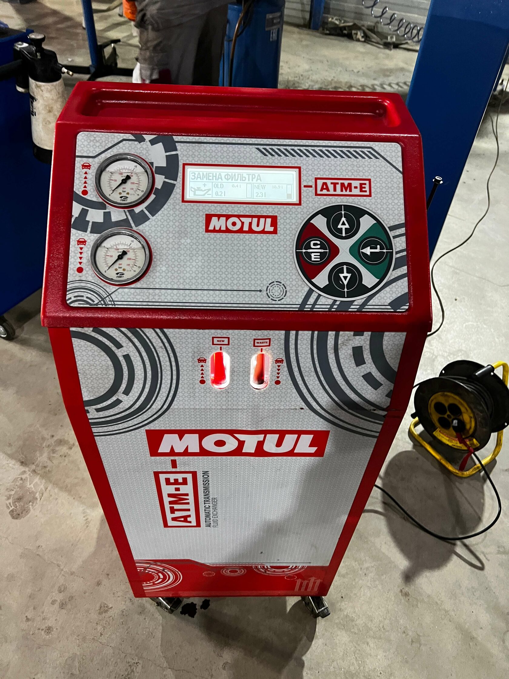 Процесс замещения масла Motul Evo