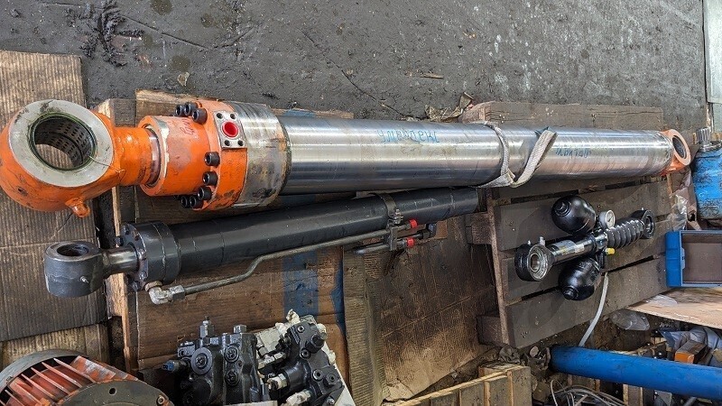 Ремонт гидроцилиндра Hitachi