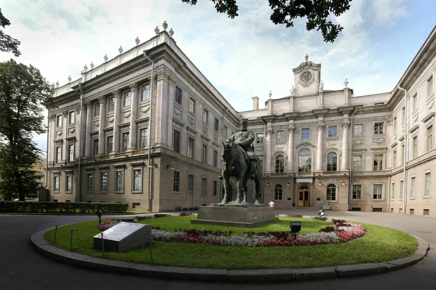 290 — Мраморный дворец